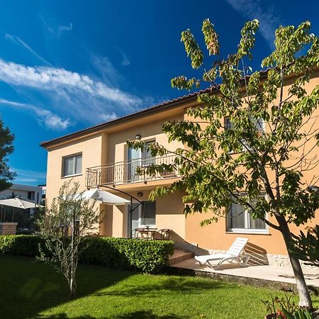 Apartments Laura Krk Town Exterior foto