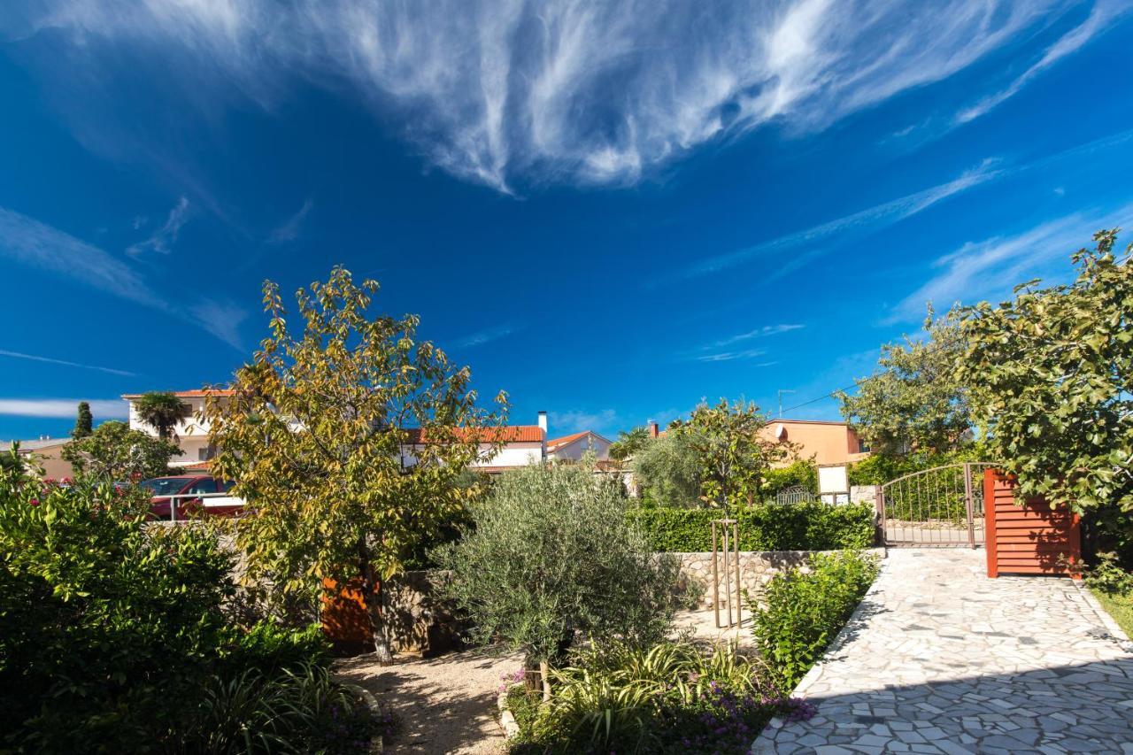 Apartments Laura Krk Town Exterior foto