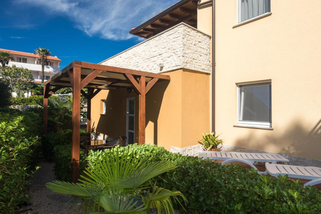 Apartments Laura Krk Town Exterior foto