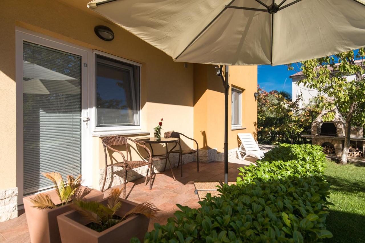 Apartments Laura Krk Town Exterior foto